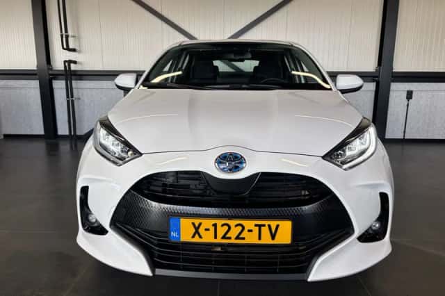 Toyota Yaris (2024) thumbnail 2
