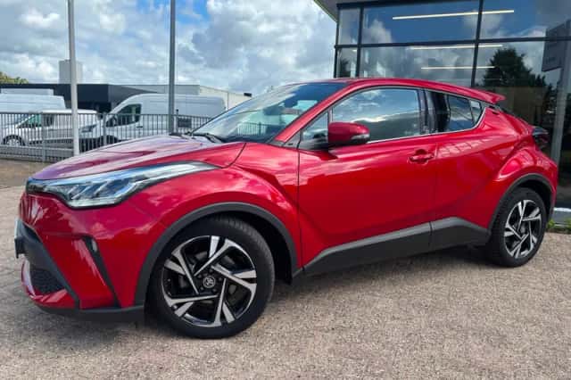 Toyota C-HR (2022) thumbnail 2