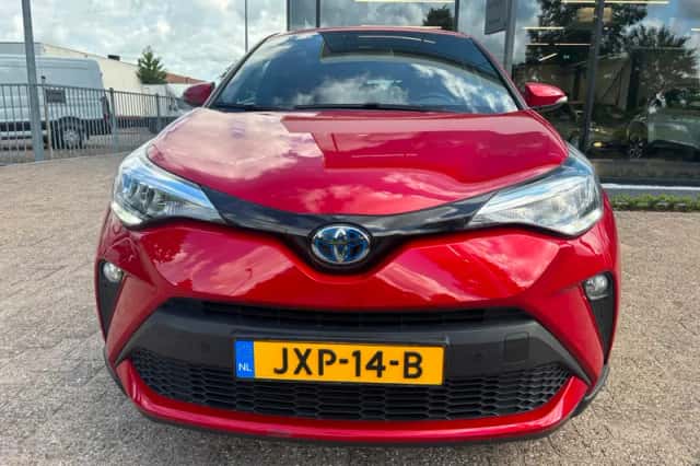 Toyota C-HR (2022) thumbnail 3