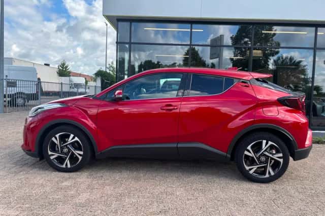 Toyota C-HR (2022) thumbnail 4