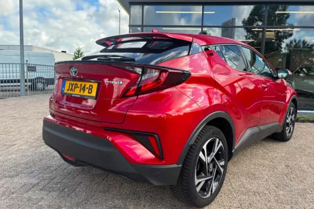 Toyota C-HR (2022) thumbnail 5