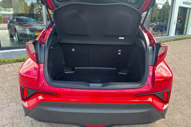 Toyota C-HR (2022) thumbnail 6