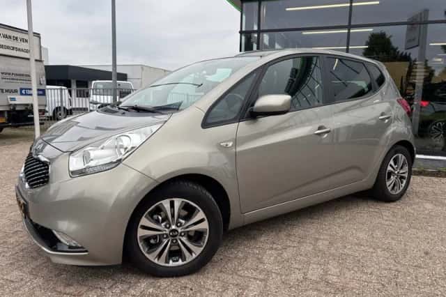 Kia Venga (2016) thumbnail 2