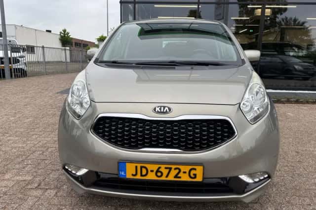 Kia Venga (2016) thumbnail 3