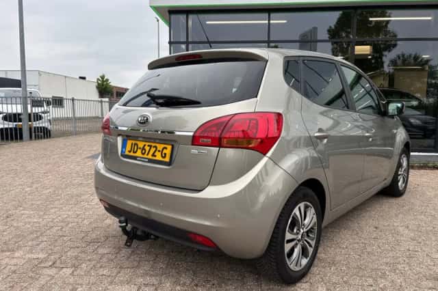 Kia Venga (2016) thumbnail 5