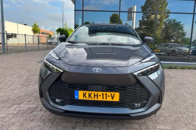 Toyota C-HR (2026) thumbnail 2