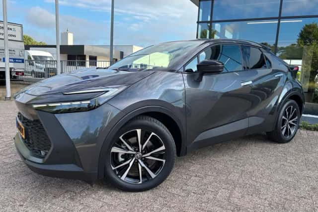 Toyota C-HR (2026) thumbnail 3