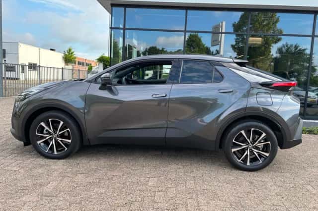 Toyota C-HR (2026) thumbnail 4