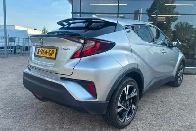 Toyota C-HR (2023) thumbnail 6