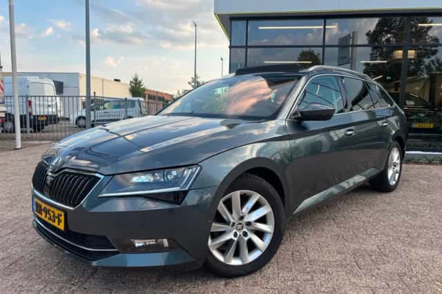 Škoda Superb (2018) thumbnail 1