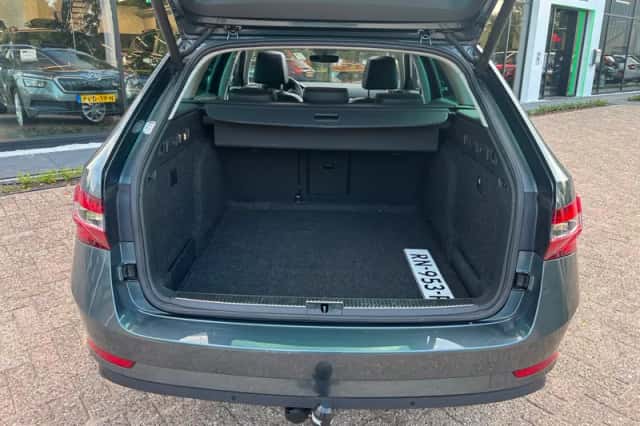 Škoda Superb (2018) thumbnail 5