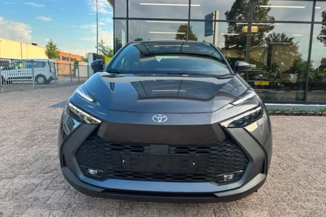 Toyota C-HR (2025) thumbnail 3