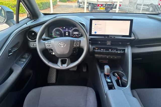 Toyota C-HR (2025) thumbnail 6