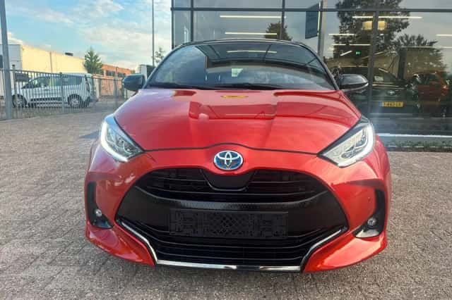 Toyota Yaris (2022) thumbnail 2