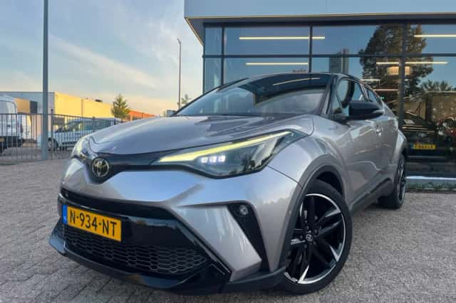 Toyota C-HR (2021) thumbnail 1