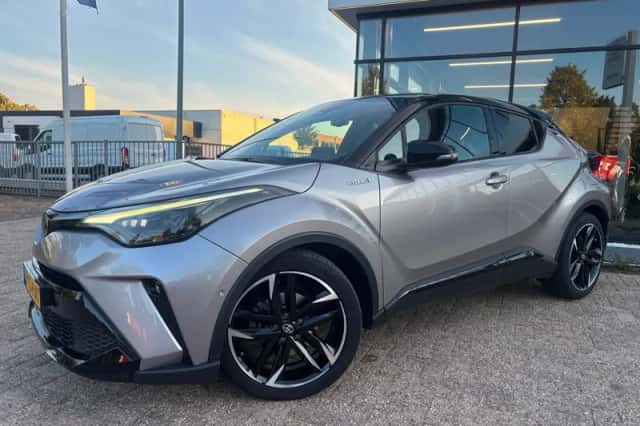 Toyota C-HR (2021) thumbnail 2