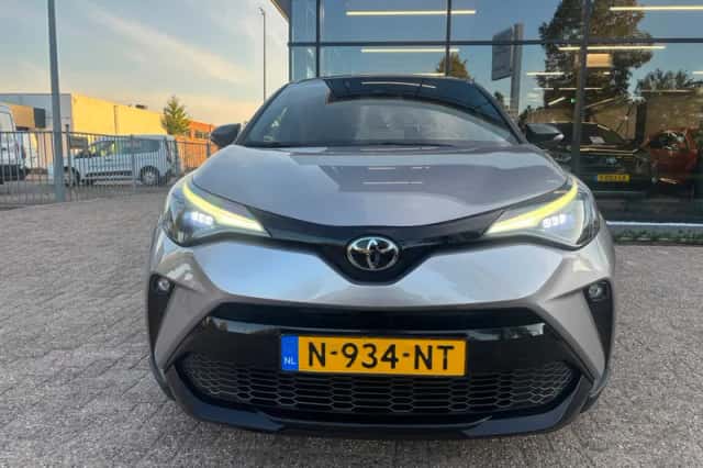 Toyota C-HR (2021) thumbnail 3