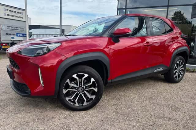 Toyota Yaris Cross (2023) thumbnail 3
