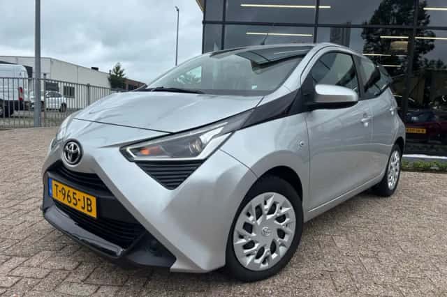 Toyota Aygo (2022) thumbnail 1