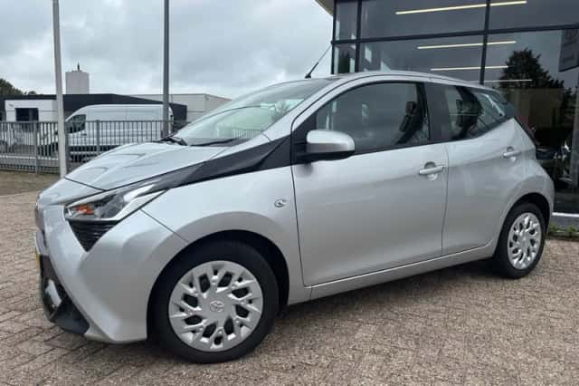 Toyota Aygo (2022) thumbnail 2