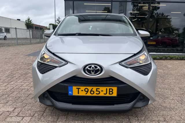 Toyota Aygo (2022) thumbnail 3