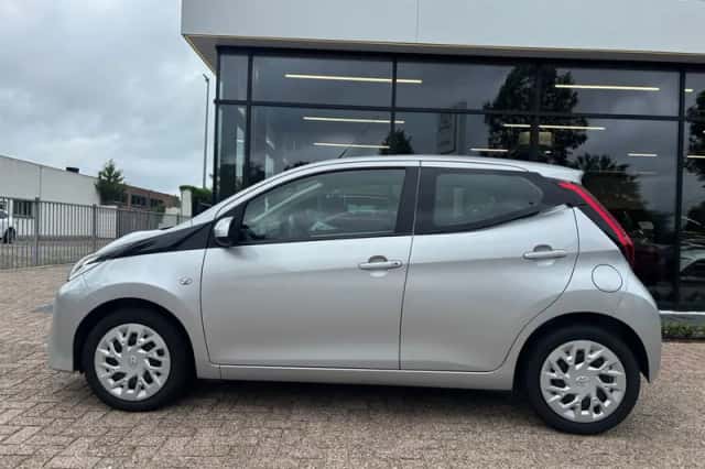 Toyota Aygo (2022) thumbnail 5