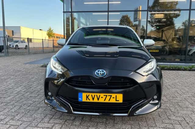 Toyota Yaris (2022) thumbnail 3