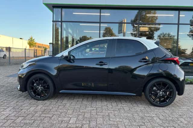 Toyota Yaris (2022) thumbnail 4
