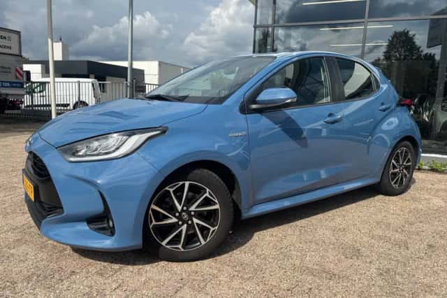 Toyota Yaris (2021) thumbnail 2