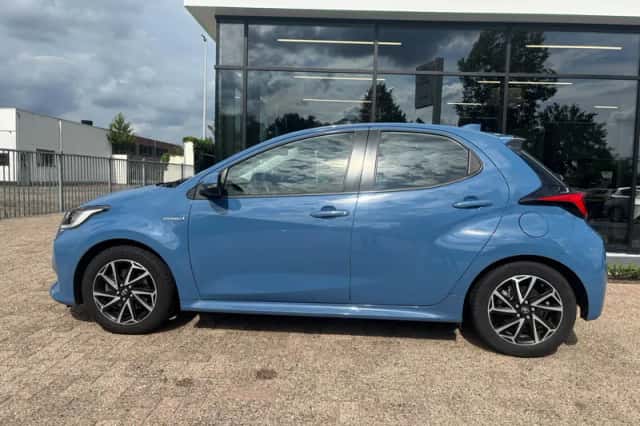 Toyota Yaris (2021) thumbnail 3