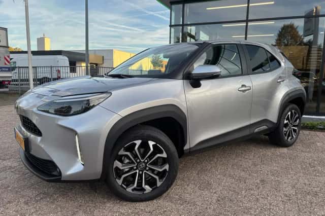 Toyota Yaris Cross (2024) thumbnail 2