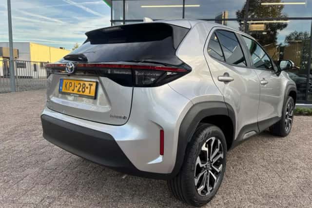 Toyota Yaris Cross (2024) thumbnail 4