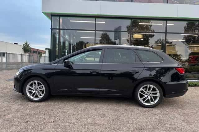 SEAT Leon (2016) thumbnail 4