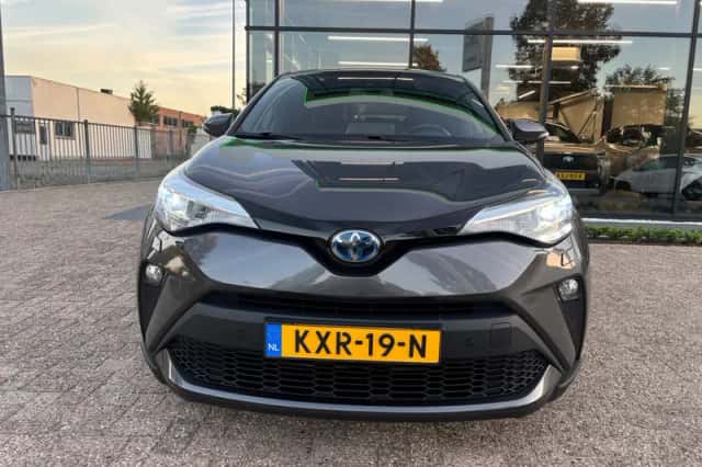 Toyota C-HR (2020) thumbnail 2