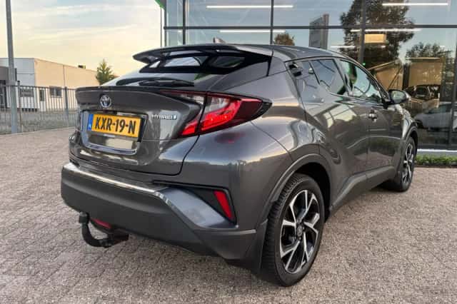 Toyota C-HR (2020) thumbnail 5
