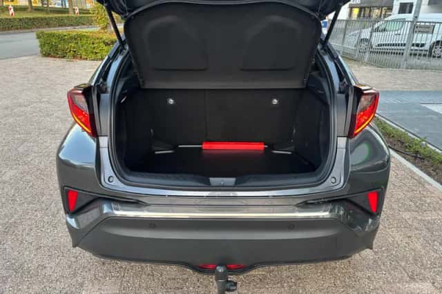 Toyota C-HR (2020) thumbnail 6
