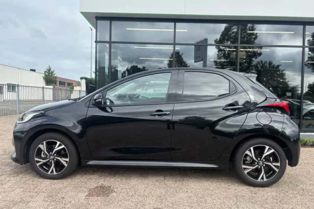 Toyota Yaris (2025) thumbnail 3