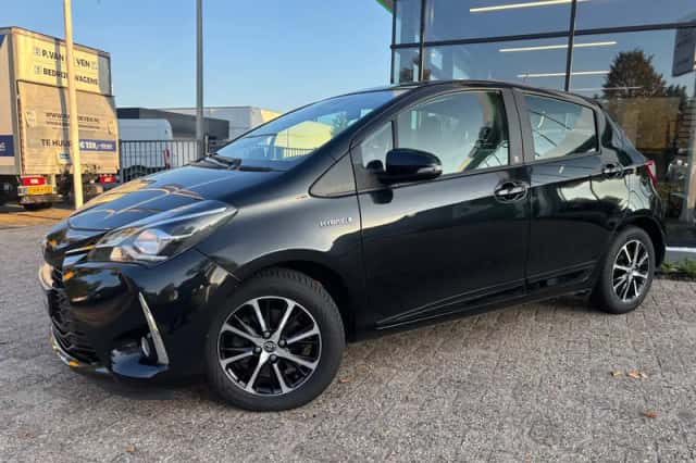 Toyota Yaris (2018) thumbnail 2