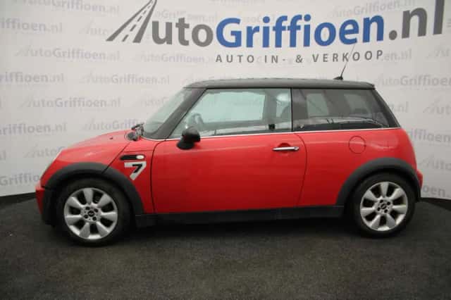 MINI Cooper (2006) thumbnail 2