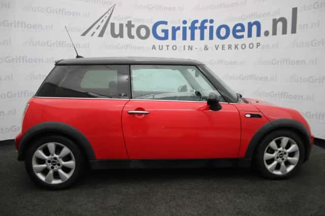 MINI Cooper (2006) thumbnail 6