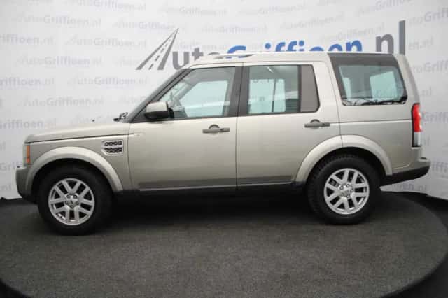 Land Rover Discovery (2010) thumbnail 2