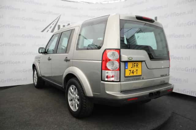 Land Rover Discovery (2010) thumbnail 3
