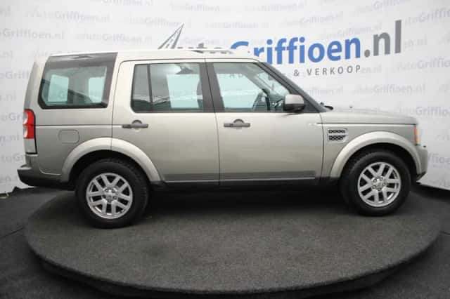 Land Rover Discovery (2010) thumbnail 6