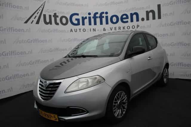 Lancia Ypsilon (2011) thumbnail 1