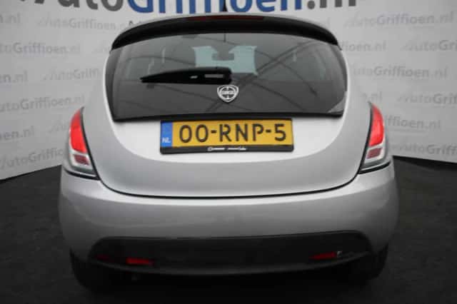 Lancia Ypsilon (2011) thumbnail 4