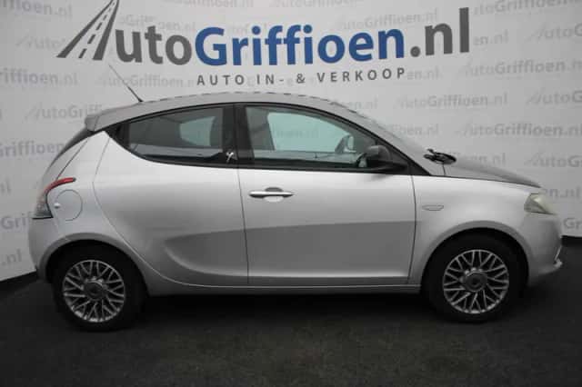 Lancia Ypsilon (2011) thumbnail 6