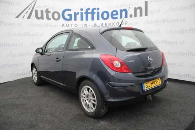 Opel Corsa (2009) thumbnail 3