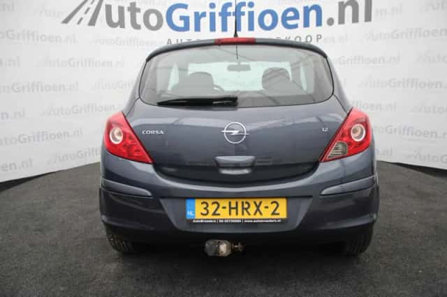Opel Corsa (2009) thumbnail 4