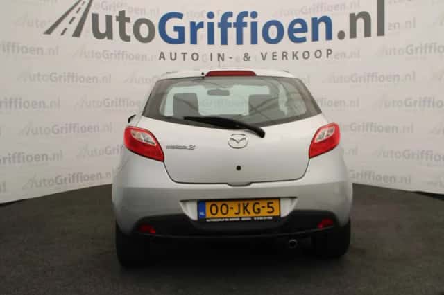 Mazda 2 (2009) thumbnail 4