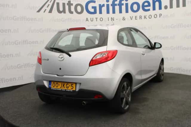 Mazda 2 (2009) thumbnail 5